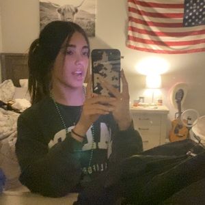 Meet your Posher, Ella